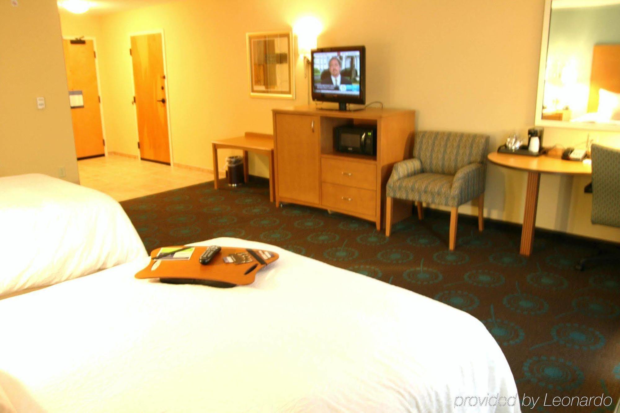 Hampton Inn & Suites Canton North Canton Room photo
